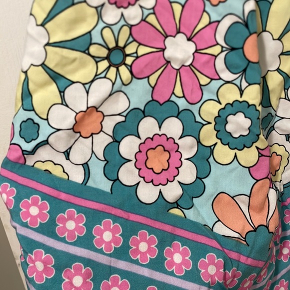 Cute adjustable “bandana” shirt. - Picture 4 of 4